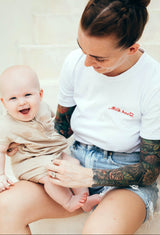 Playera de lactancia bordada milk bar