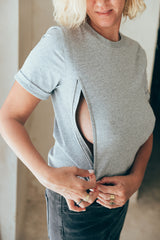 Playera de lactancia gris