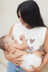 Playera de lactancia sin mangas corazones