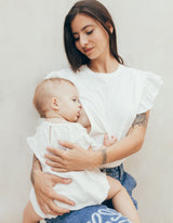 Playera de lactancia con olanes