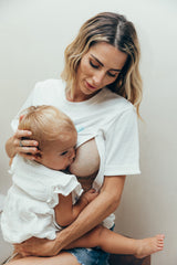 Mamá amamantando a su bebé