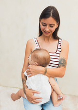 Playera de lactancia sin mangas rayas rojas