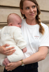 Playera de lactancia bordada personalizada arcoiris