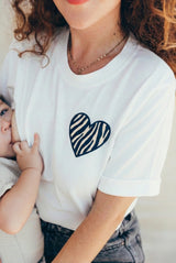Playera de lactancia corazón cebra