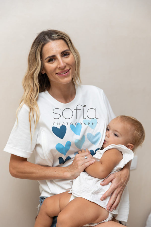 Playera de lactancia corazones azules