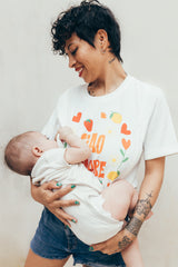 mamá amamantando a su bebé 