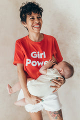 mamá amamantando a su bebé
