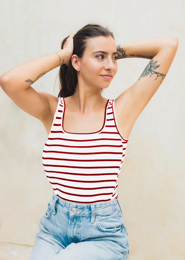 Playera de lactancia sin mangas rayas rojas